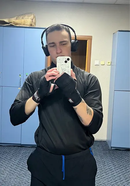 Я Денис, 18 років з Рівного, шукаю знайомство для спілкування