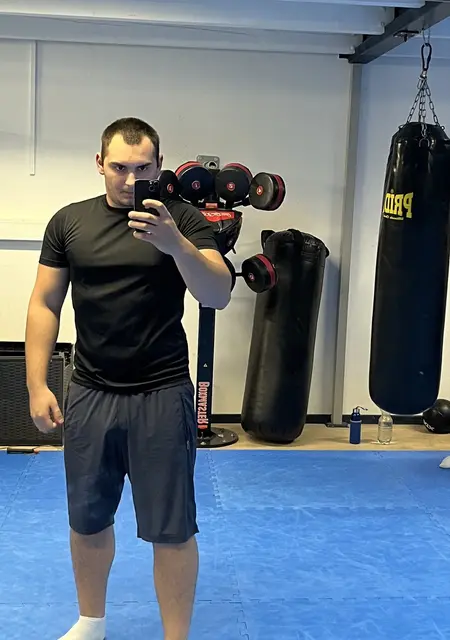 Я Артем, 20, знакомлюсь для дружбы в Берлине