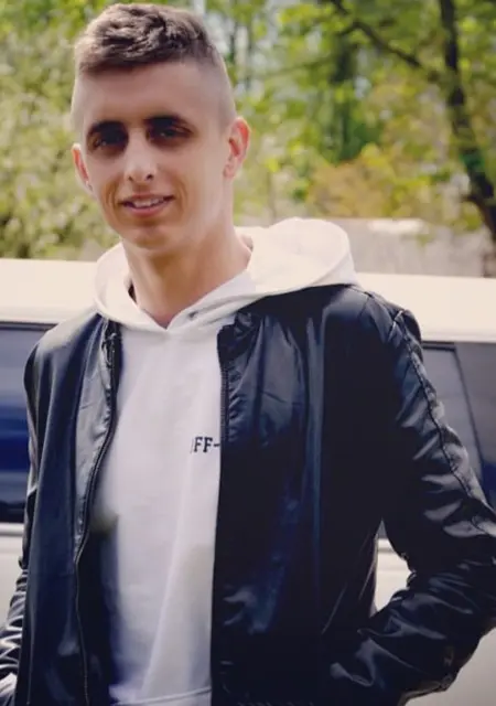 Андрей из Хмельницкого, мне 27, познакомлюсь без обязательств