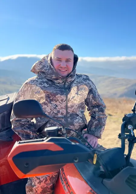 Я Андрій, 27 років, знайомлюсь для вірт у Запоріжжі