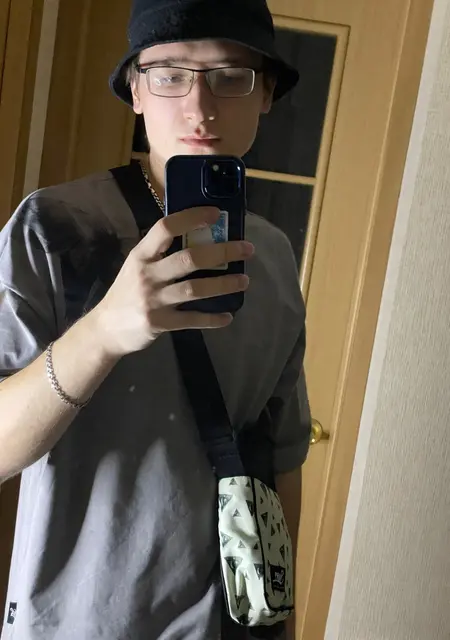 Валера з Харкова, мені 21 років, познайомлюсь для приємного проведення часу