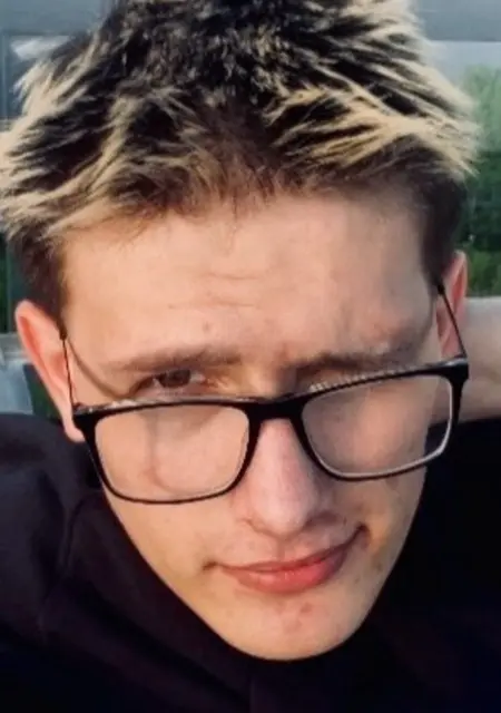 Я Артем, 18 років, знайомлюсь без зобов'язань у Києві