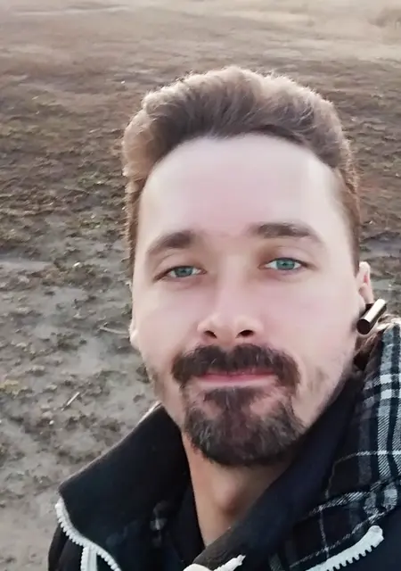 Я Илья, 35, знакомлюсь для общения в Днепре