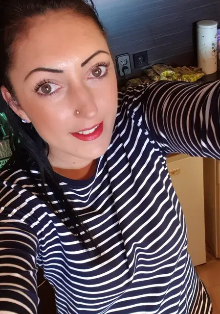 Я Sandrine, 37, знакомлюсь для приятного времяпровождения в Цюрихе