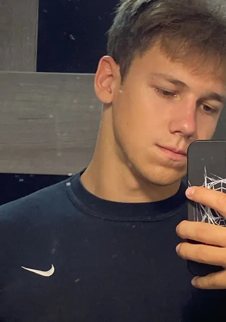 Саша из Киева, ищу на сайте общение