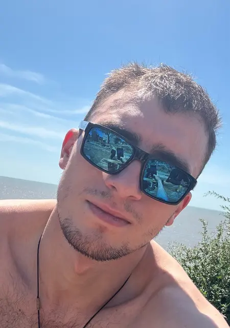 Я Виктор, 24, из Новоазовска, ищу знакомства без обязательств