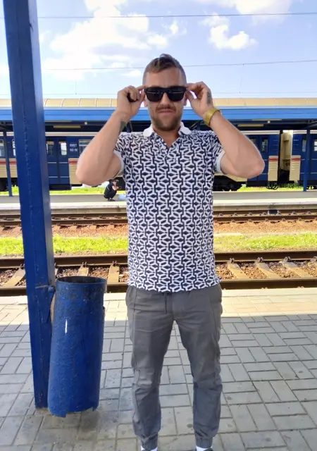 Андрей из Новограда-Волынского, мне 22, познакомлюсь на одну ночь