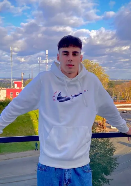 Михаил из Мариуполя, ищу на сайте знакомства без обязательств