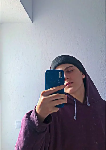 Я Богдан, 18 років з Ужгорода, шукаю знайомство для вірт