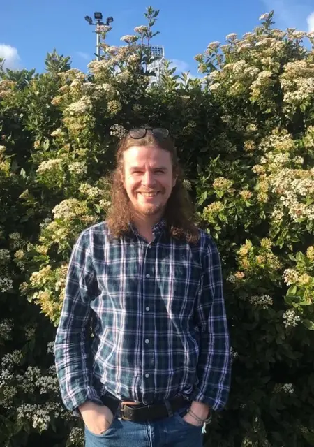 I'm Olly, 30, looking to meet for one-night stand in Liverpool