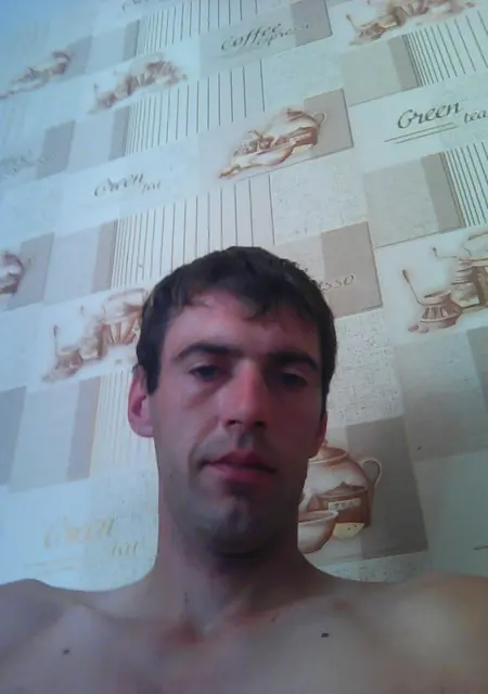 Дима из Жлобина, мне 37, познакомлюсь без обязательств