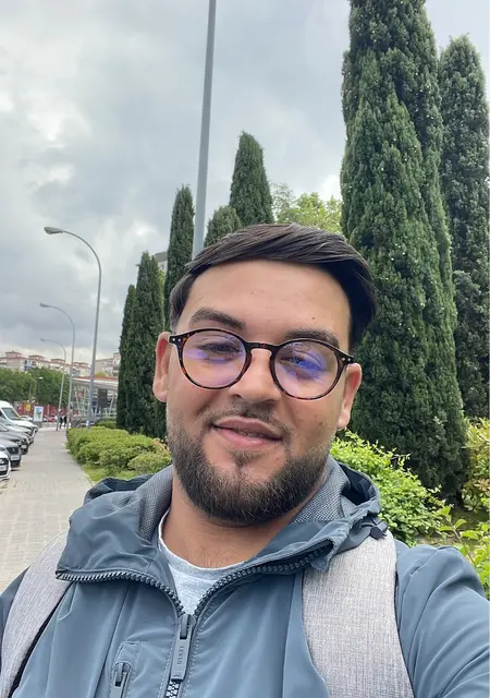 Soy Kevin, 27 años de Alicante, busco conocer gente para conversación virtual