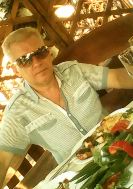 Алексан из Кривого Рога, мне 58, познакомлюсь на одну ночь