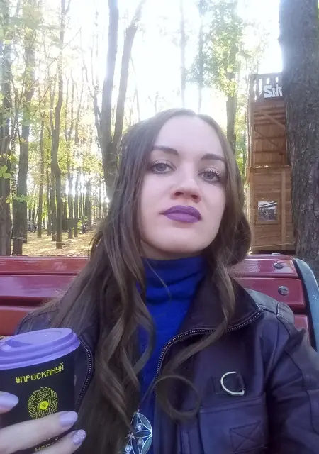 Анастасия з Харкова, шукаю на сайті постійні стосунки