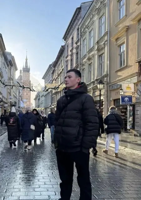 Я Максим, 18 років з Полтавы, шукаю знайомства на одну ніч