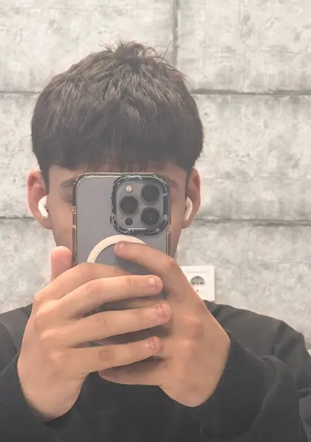 Я Юра, 19 років з Кам'янського, шукаю знайомства без зобов'язань