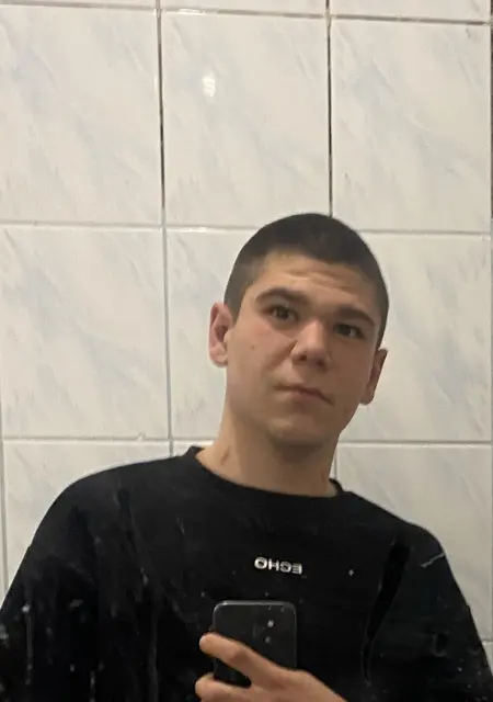 Саша з Миколаєва, мені 18 років, познайомлюсь для вірт