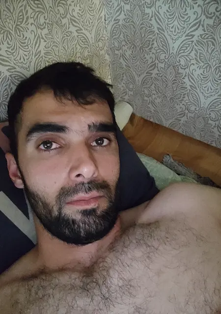 I'm Dzhanibek, 33, looking to meet for one-night stand in London