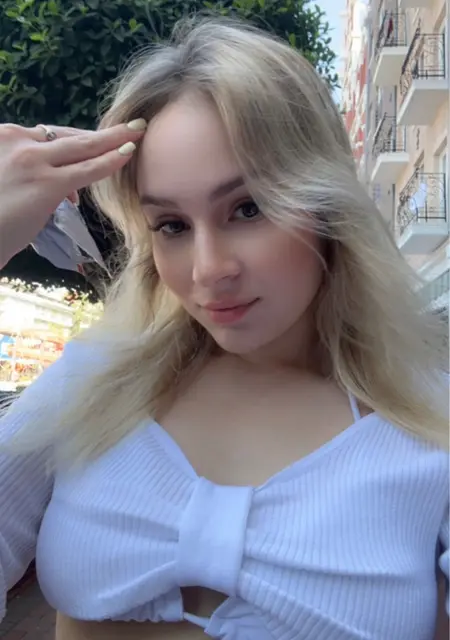 Sandra из Вены, ищу на сайте общение