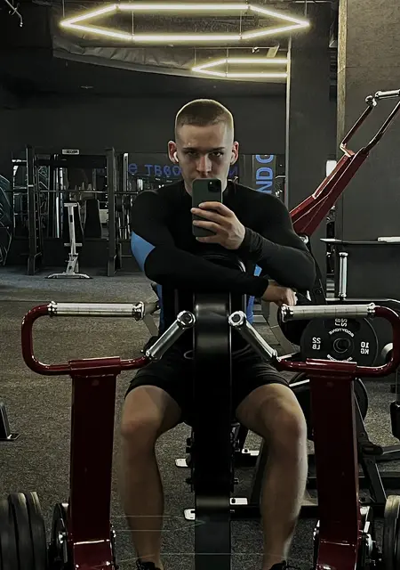 Я Maks, 19, знакомлюсь на одну ночь в Полтаве