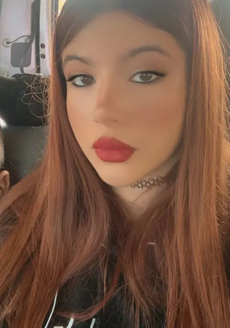 Soy Malsw, 23 años de Barcelona, busco conocer gente para relación sin ataduras