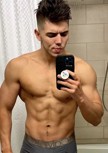 Я Дима, 26, из Чернигова, ищу знакомства на одну ночь