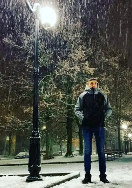 Я Женя, 20 років з Умани, шукаю знайомства без зобов'язань