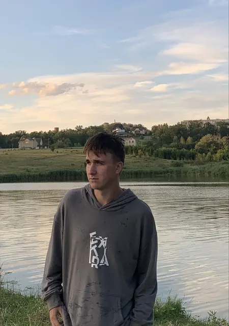 Я Едуард, 18 років, знайомлюсь на одну ніч у Харків