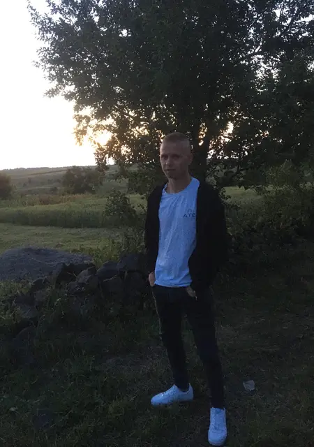 Я Роман, 20 років з Рівного, шукаю знайомство для постійних стосунків