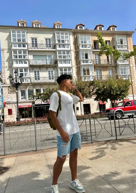 Я Seegio, 23, знакомлюсь для приятного времяпровождения в Бильбао