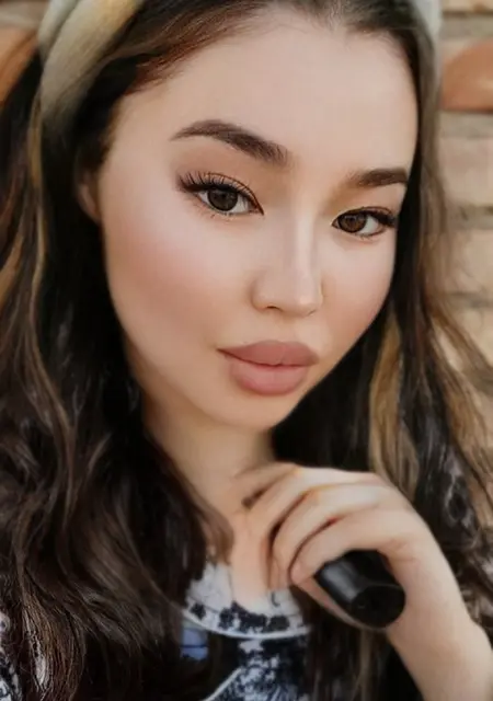 Карина из Парижа, ищу на сайте приятное времяпровождение