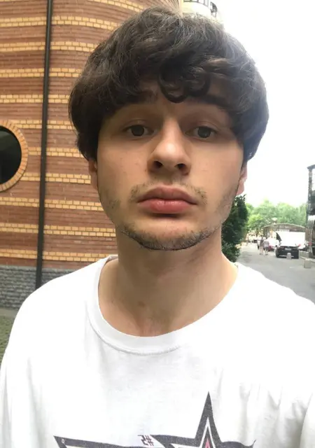 Я Андрій, 19, из Ирпени, ищу знакомство для приятного времяпровождения