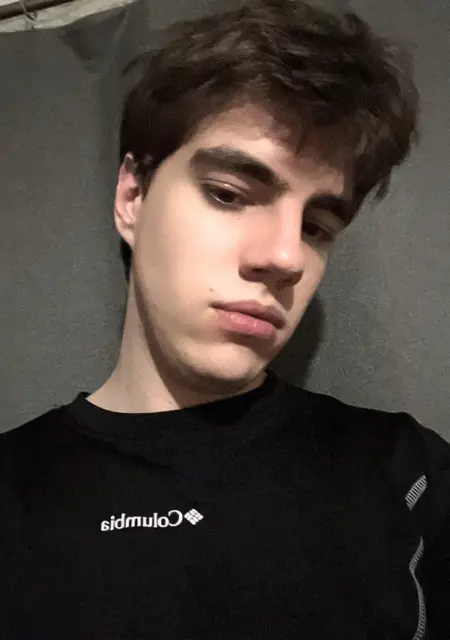 Я Коля, 20 років, знайомлюсь без зобов'язань у Харкові