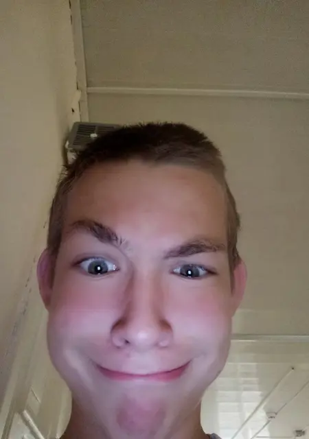 Я Рома, 19 років, знайомлюсь без зобов'язань у Донецьку