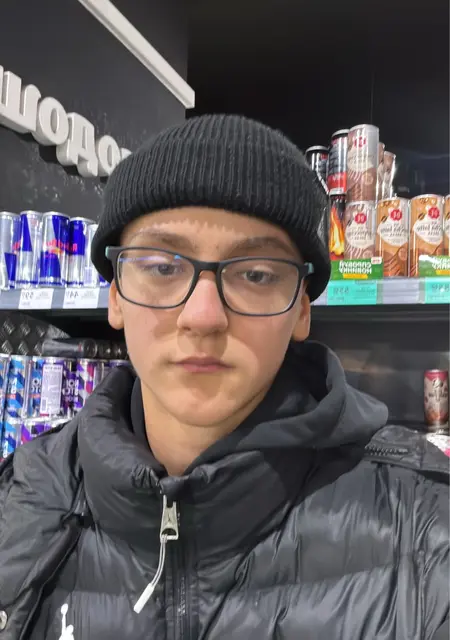 Я Платон, 19 років, знайомлюсь на одну ніч у Дніпрі