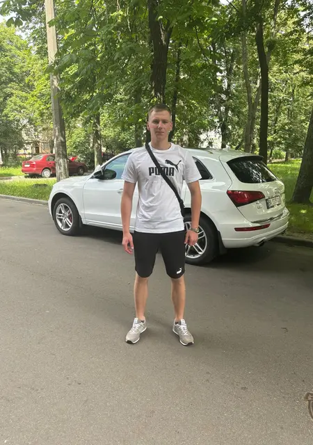 Я Илья, 20 років з Мелітополя, шукаю знайомства без зобов'язань