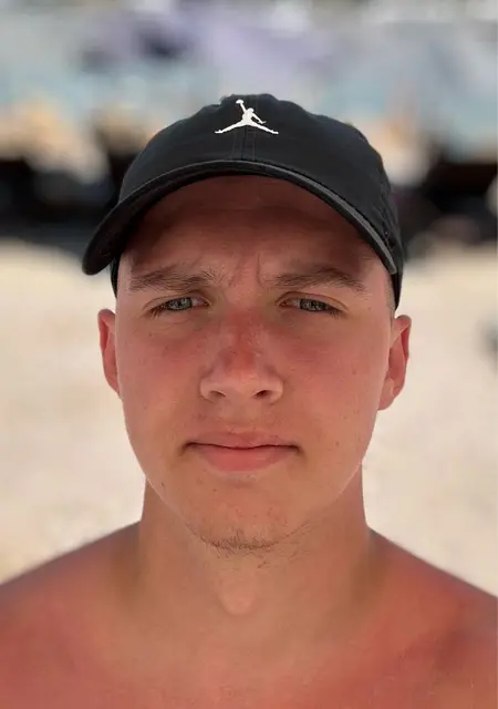 Я Богдан, 20 років з Дніпра, шукаю знайомство для вірт