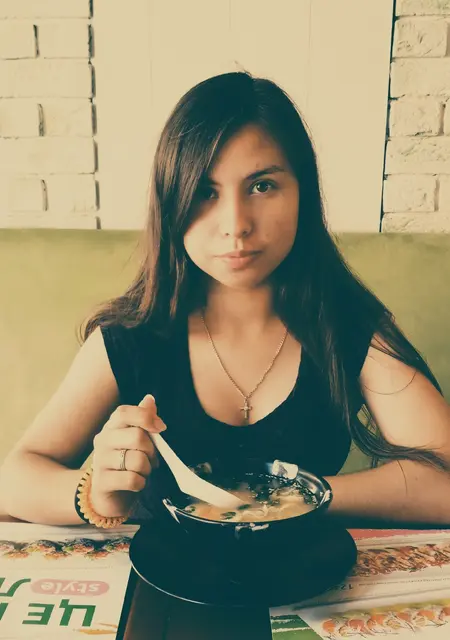 Я Алина, 23 років, знайомлюсь для спілкування у Запоріжжя