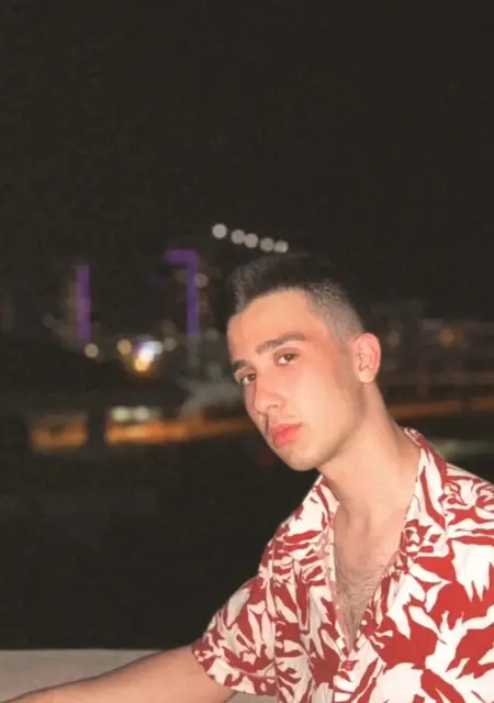 Yiit из Франкфурта-на-майне, ищу на сайте знакомства на одну ночь