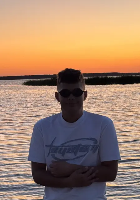 Я Захар, 19, знакомлюсь без обязательств в Каменском