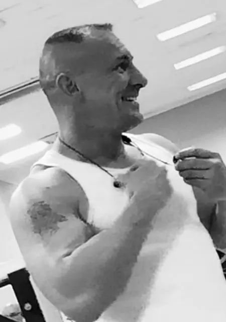 Soy Joben Bien, 43 años de Murcia, busco conocer gente para relación sin ataduras