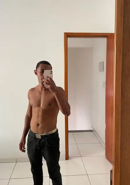 Vinicius из Нитерой, ищу на сайте знакомства на одну ночь