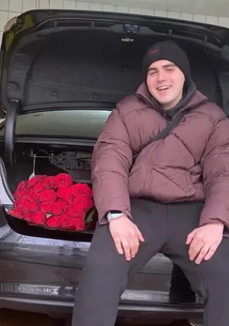 Я Вадим, 19 років з Харкова, шукаю знайомства без зобов'язань