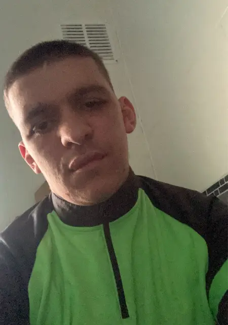 I'm Damo, 26 from Leeds, seeking connections for no strings attached