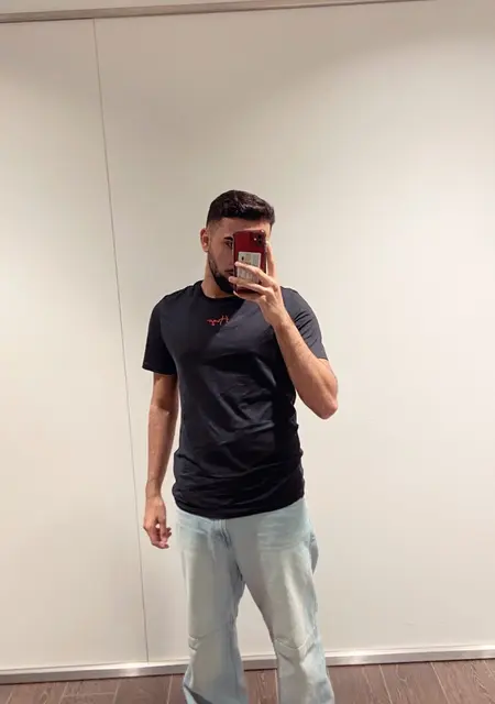 Miguel de San Cristóbal de La Laguna, tengo 24 años, listo para conocer para relación sin ataduras