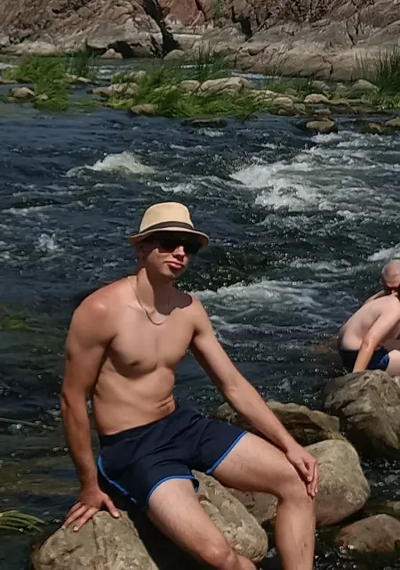 Славик з Первомайськ, шукаю на сайті знайомства на одну ніч