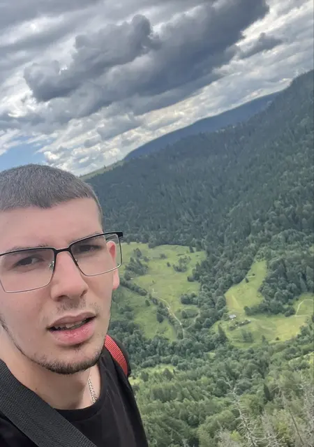 Я Vova, 18 років з Івано-Франківська, шукаю знайомство для постійних стосунків