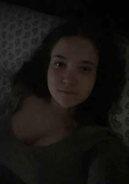 Soy Yanira, 21 años de Algorta, busco conocer gente para relación sin ataduras