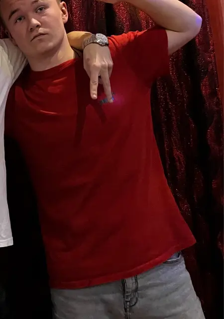 Я Дімон, 20 років з Мелітополя, шукаю знайомство для спілкування