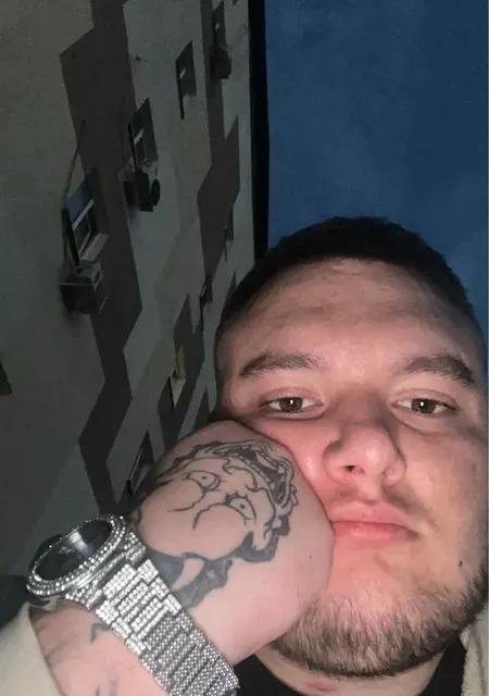 Я Роман, 21 років, знайомлюсь для вірт у Кам'янському